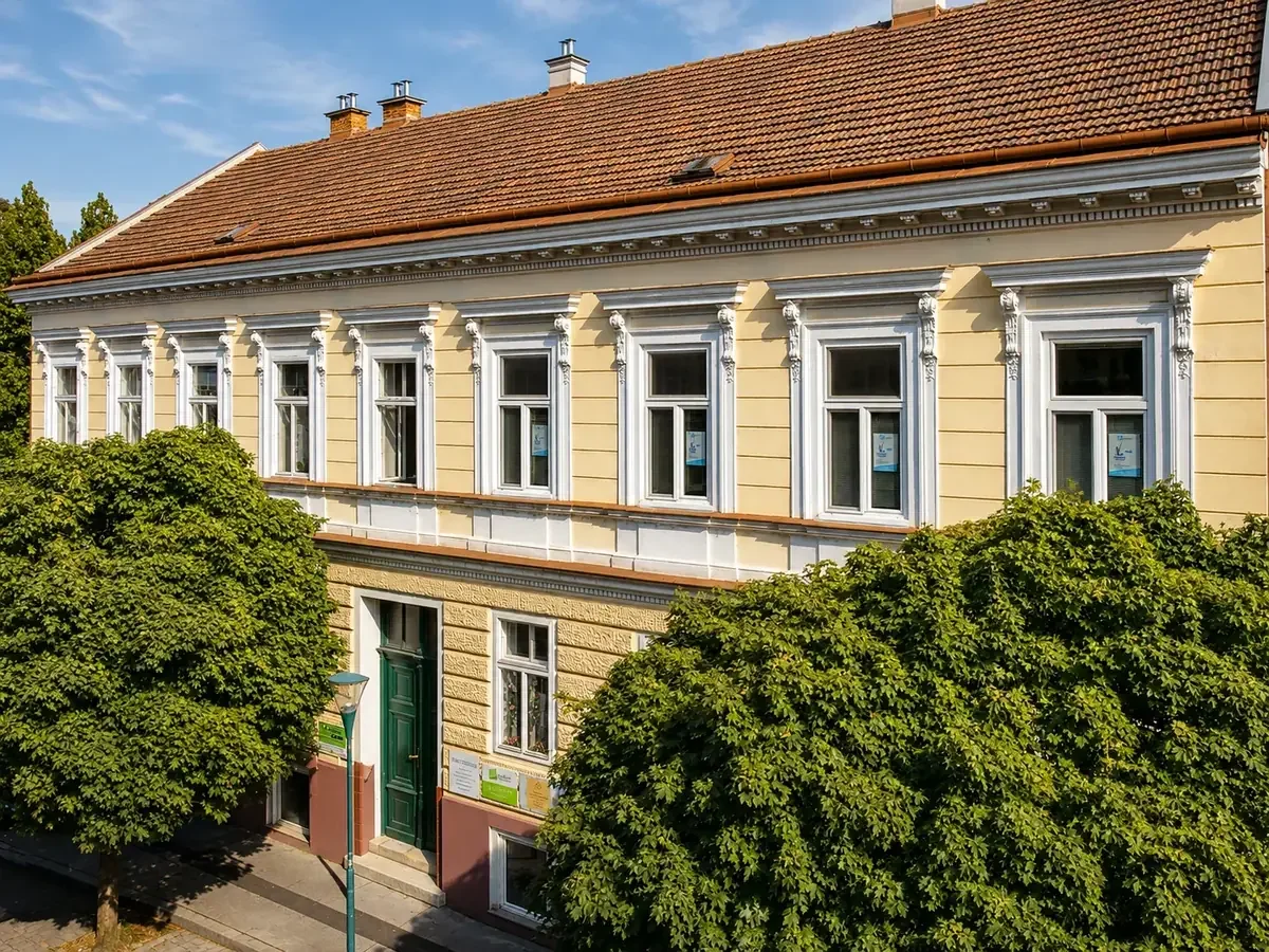 Historisches Gebäude der Rechtsanwaltskanzlei Hohenecker in der Kaiser Franz Josef-Straße, Groß-Enzersdorf bei Wien